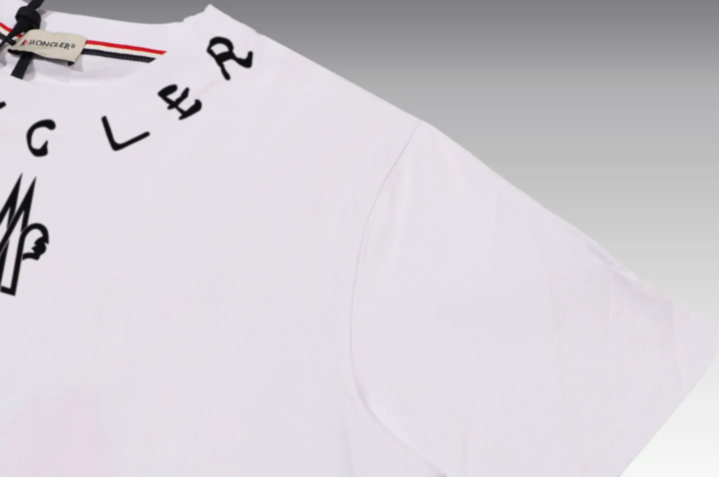 《Moncler~ 》2024New Arrival Quality T , Versatile Quality ！ ‼ 32 250G ‼ ， ， ， ， T 🤪 Sizes：S-M-L-XL-2XL ：Black，White， Same Style